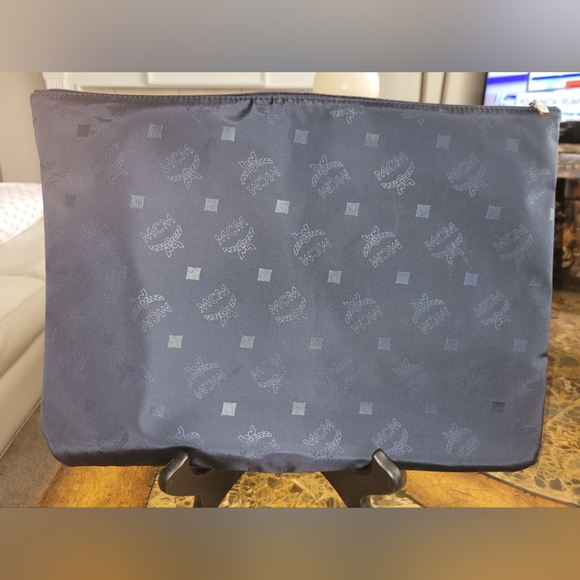 MCM Pouch NWOT Navy blue - Picture 2 of 5